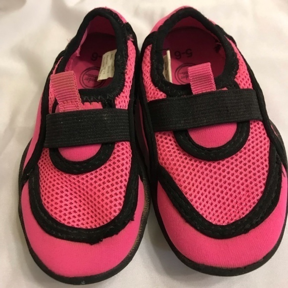 Wonder Nation Kids Pink and Black Swim Shoes-Size 5/6 - Picture 2 of 4